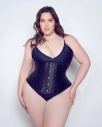 Curvy Glam